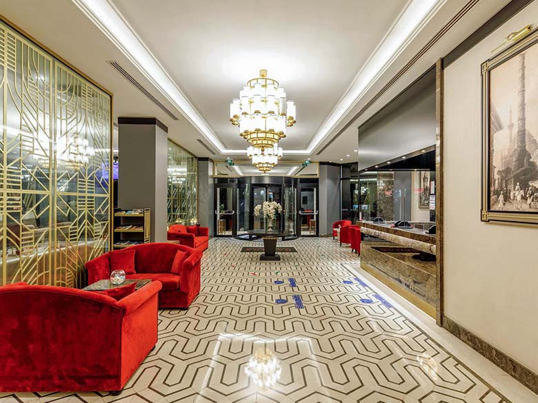 Lobby in the hair transplant hotel with a luxurious atmosphere