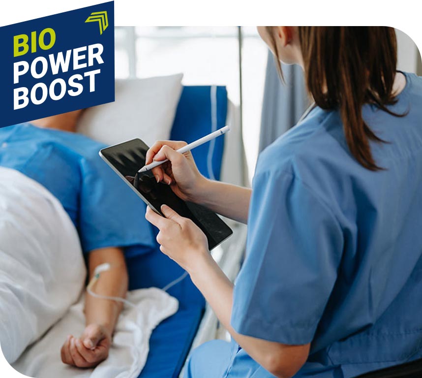 Patient erhält den Bio Power Boost vom Arzt